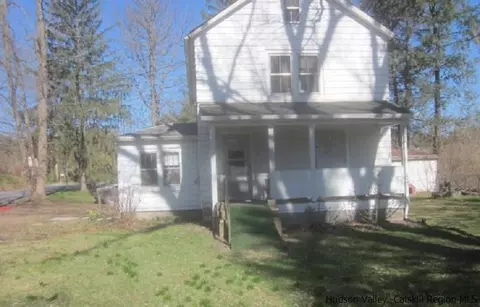 217 Bower Rd, Poughkeepsie, NY 12603 photo 2