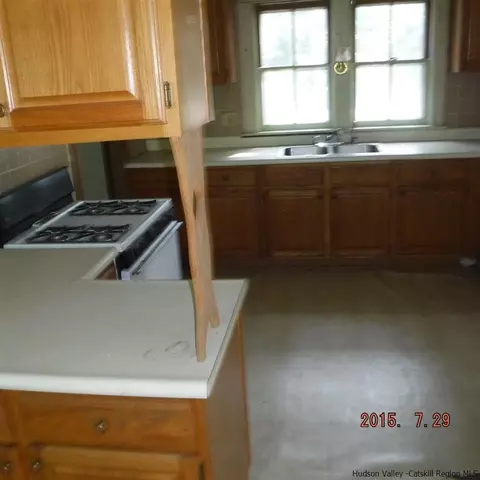 217 Bower Rd, Poughkeepsie, NY 12603 photo 5