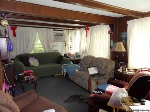910 South St, Highland, NY 12528 photo 4