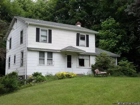 910 South St, Highland, NY 12528 photo 1