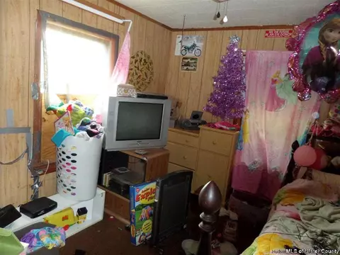 910 South St, Highland, NY 12528 photo 7