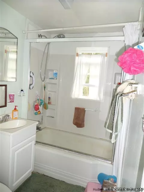 910 South St, Highland, NY 12528 photo 9