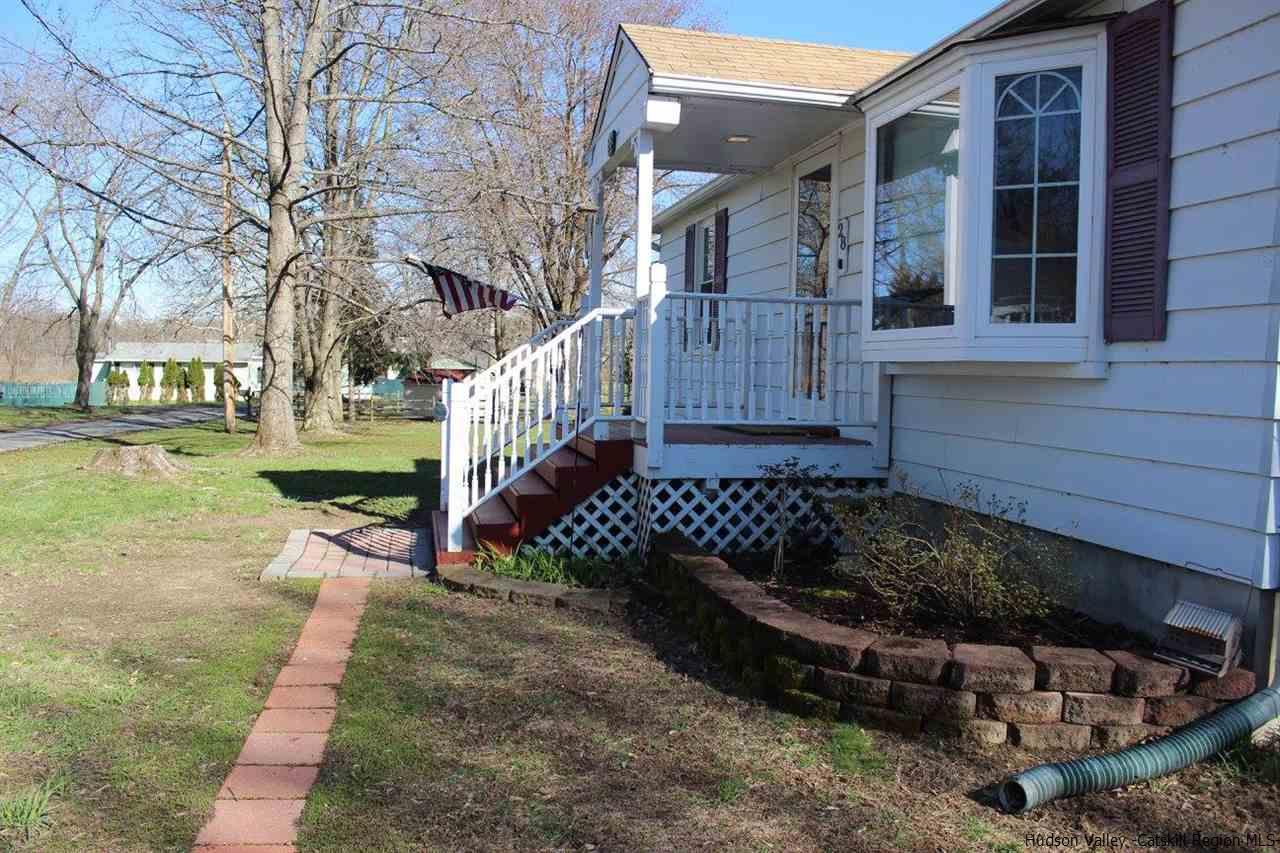28 Hulse St, Wallkill, NY 12589 photo 2