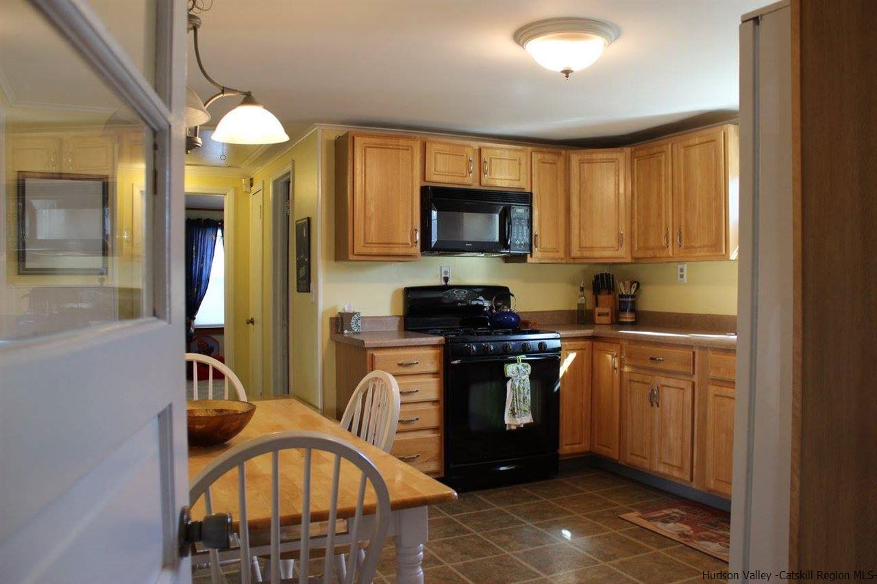 28 Hulse St, Wallkill, NY 12589 photo 9