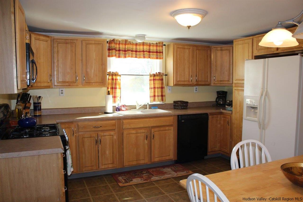 28 Hulse St, Wallkill, NY 12589 photo 11