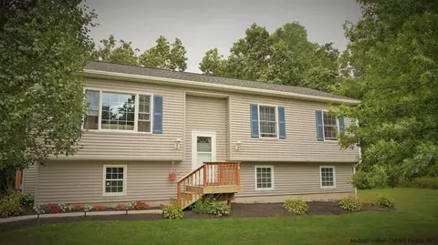28 Hoppenstedt Rd, Wallkill, NY 12589 photo 2