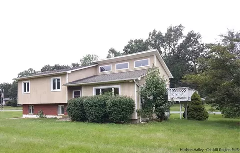 34 Denton Rd, Wallkill, NY 12589 photo 2