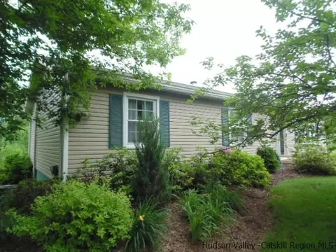 33 Ce Penney Dr, Wallkill, NY 12589 photo 2