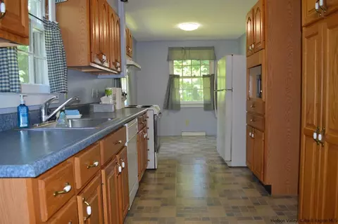 13 Kinderhook Dr, Poughkeepsie, NY 12603 photo 5