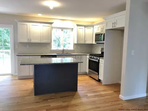 39 Dubois St, Wallkill, NY 12589 photo 8