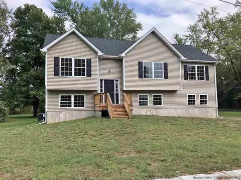 39 Dubois St, Wallkill, NY 12589 photo 1