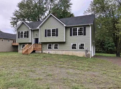 37 Cottage St, Wallkill, NY 12589 photo 3