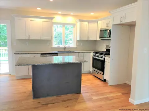 37 Cottage St, Wallkill, NY 12589 photo 9
