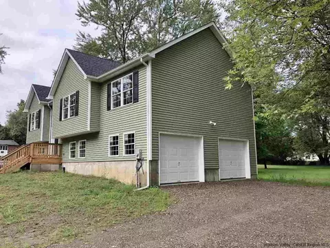 37 Cottage St, Wallkill, NY 12589 photo 2
