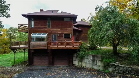 31 Hillside Ter, Wallkill, NY 12589 photo 3