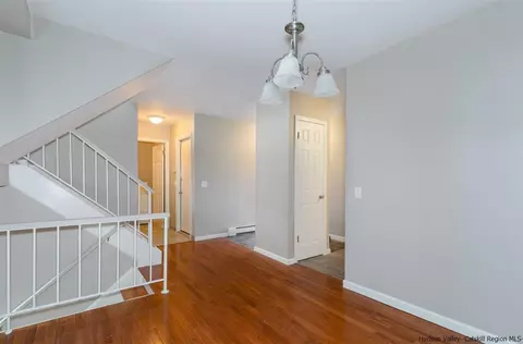 23 Walnut Ct, Fishkill, NY 12524 photo 7