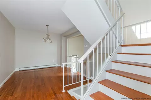 23 Walnut Ct, Fishkill, NY 12524 photo 5