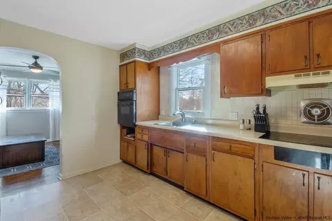 148 Smith Rd, Poughkeepsie, NY 12603 photo 8