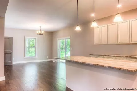 11 Quaker St, Wallkill, NY 12589 photo 8