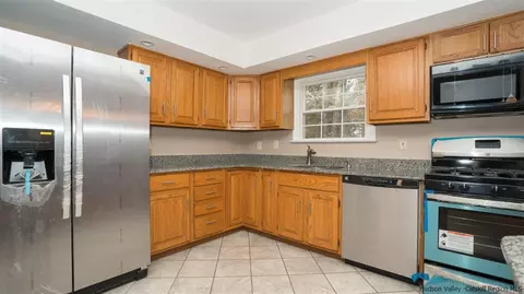 29 Fox Hl, Wallkill, NY 12589 photo 5