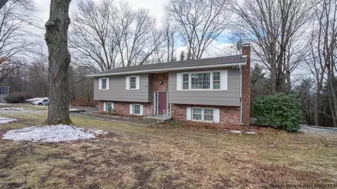 29 Fox Hl, Wallkill, NY 12589 photo 2