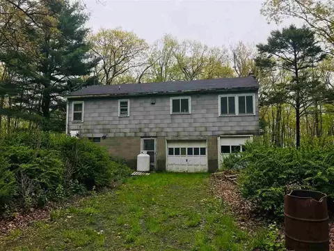 84 Beecher Hl, Wallkill, NY 12589 photo 2