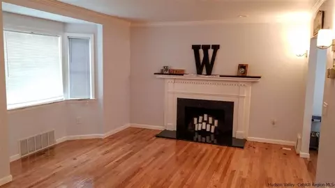 2 Thorndale Ave, Poughkeepsie, NY 12603 photo 4