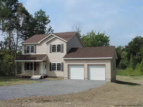 28 Emily Dr, Wallkill, NY 12589 photo 2