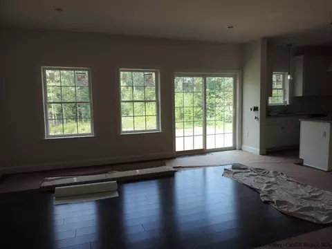 28 Emily Dr, Wallkill, NY 12589 photo 9