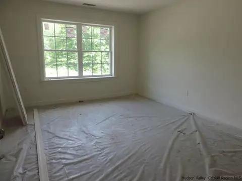 28 Emily Dr, Wallkill, NY 12589 photo 22