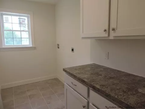 28 Emily Dr, Wallkill, NY 12589 photo 27