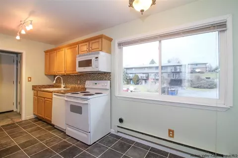 7 Millholland Dr #E, Fishkill, NY 12524 photo 4