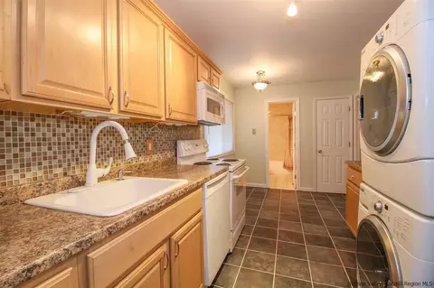 7 Millholland Dr #E, Fishkill, NY 12524 photo 3