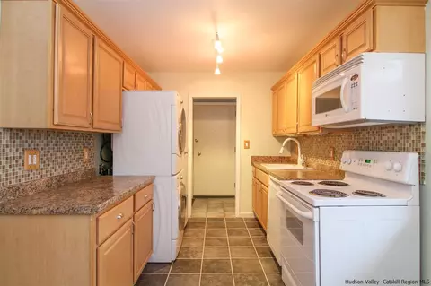 7 Millholland Dr #E, Fishkill, NY 12524 photo 5