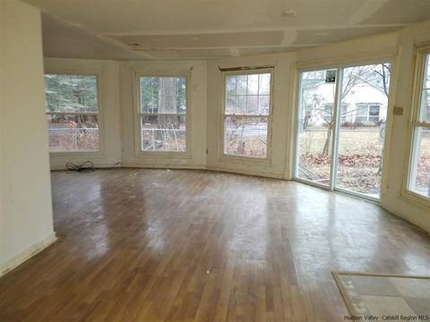 45 Overland Dr, Wallkill, NY 12589 photo 2