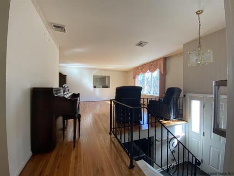 28 Splitree Dr, Wappingers Falls, NY 12590 photo 5