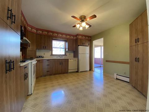 28 Splitree Dr, Wappingers Falls, NY 12590 photo 9