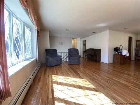 28 Splitree Dr, Wappingers Falls, NY 12590 photo 6