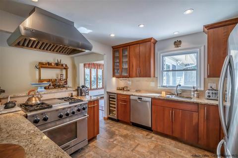19 Smith St, Red Hook, NY 12571 photo 8