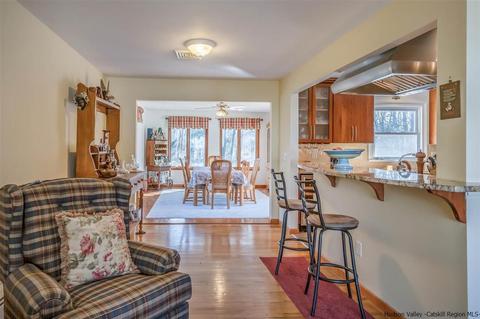 19 Smith St, Red Hook, NY 12571 photo 5