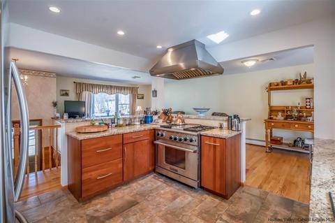 19 Smith St, Red Hook, NY 12571 photo 7