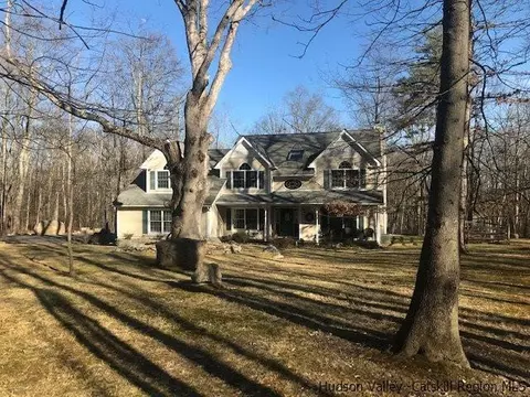 94 S Mtn, Wallkill, NY 12589 photo 3