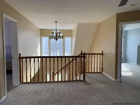 14 Beecher Hl, Wallkill, NY 12589 photo 4