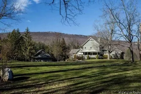 352 S Mountain Rd, Wallkill, NY 12589 photo 3