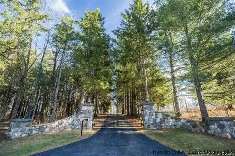 352 S Mountain Rd, Wallkill, NY 12589 photo 2