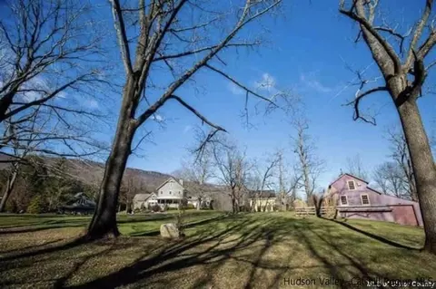 352 S Mountain Rd, Wallkill, NY 12589 photo 11