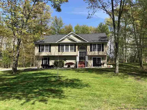 1 Christmas Tree Dr, Wallkill, NY 12589 photo 3