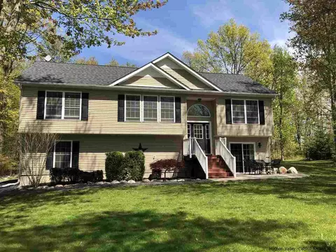 1 Christmas Tree Dr, Wallkill, NY 12589 photo 1