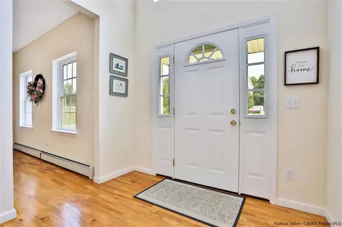 7 Apple Ln, Highland, NY 12528 photo 3