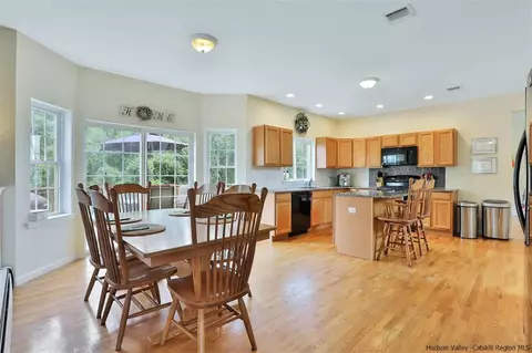 7 Apple Ln, Highland, NY 12528 photo 9